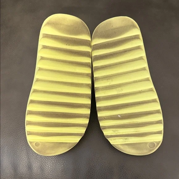Yeezy Slides in Neon Lime - Picture 3 of 5